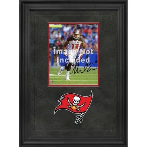 Tampa Bay Buccaneers Vertical Photograph Frame with Team Logo